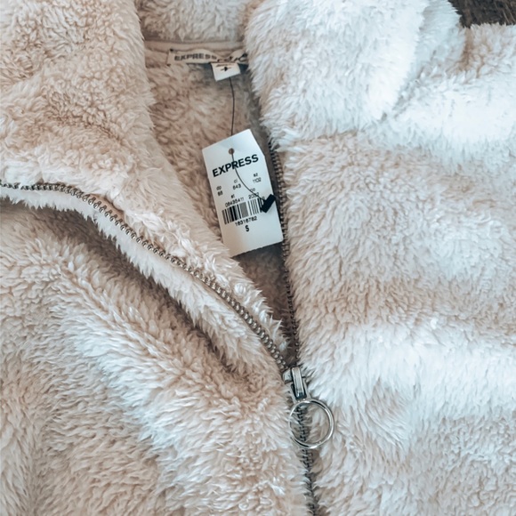 Express Pull-Over - Picture 2 of 4